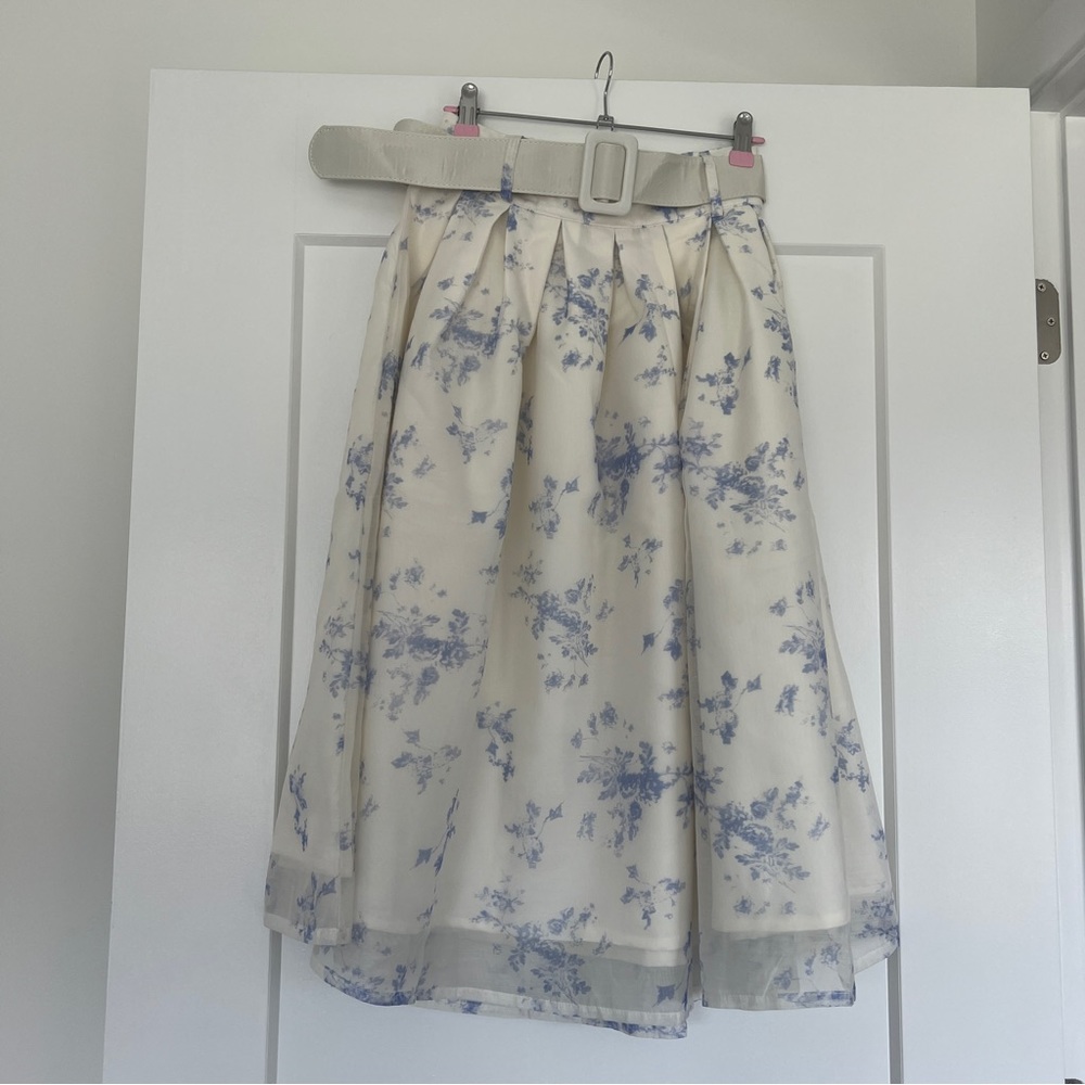 NWOT Chicwish blue and white floral belted midi skirt